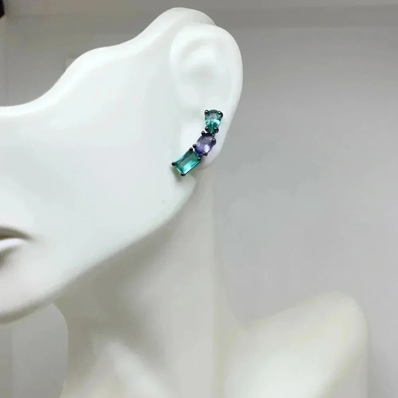 Flora Stud Earrings - Picture 4 of 4